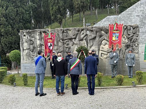 Uno dei momenti commemorativi ad Arezzo